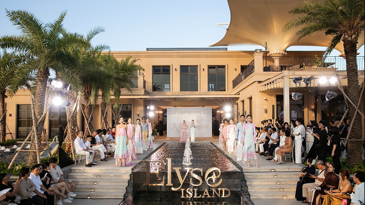 Sân khấu trình diễn thời trang bên hồ nước tại Elyse Marina Club, Elyse Island