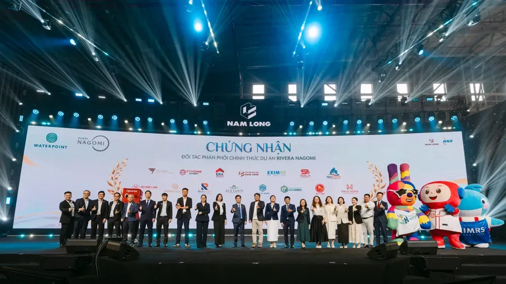 Đại diện 15 đại lý phân phối nhận chứng nhận hợp tác phân phối dự án Rivera Nagomi tại lễ kick-off